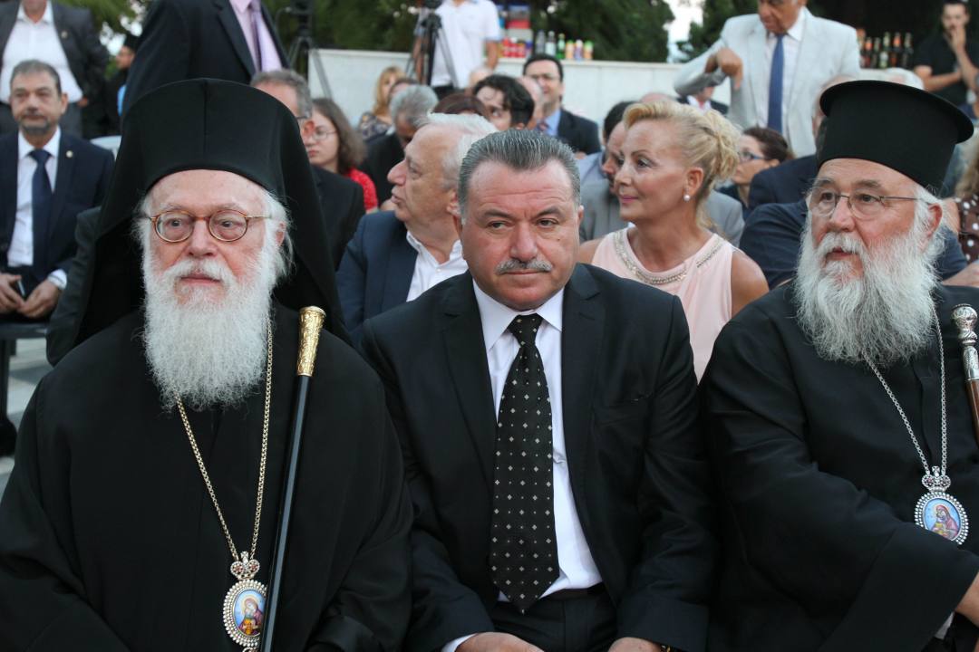 Με την επίσημη τελετή προς τιμήν του Μακαριωτάτου Αρχιεπισκόπου Τιράνων, Δυρραχίου και πάσης Αλβανίας κ.Αναστασίου άνοιξε χθες η αυλαία του 1ου Διεθνούς Συνεδρίου Αποδήμων Επτανησίων στην Κέρκυρα