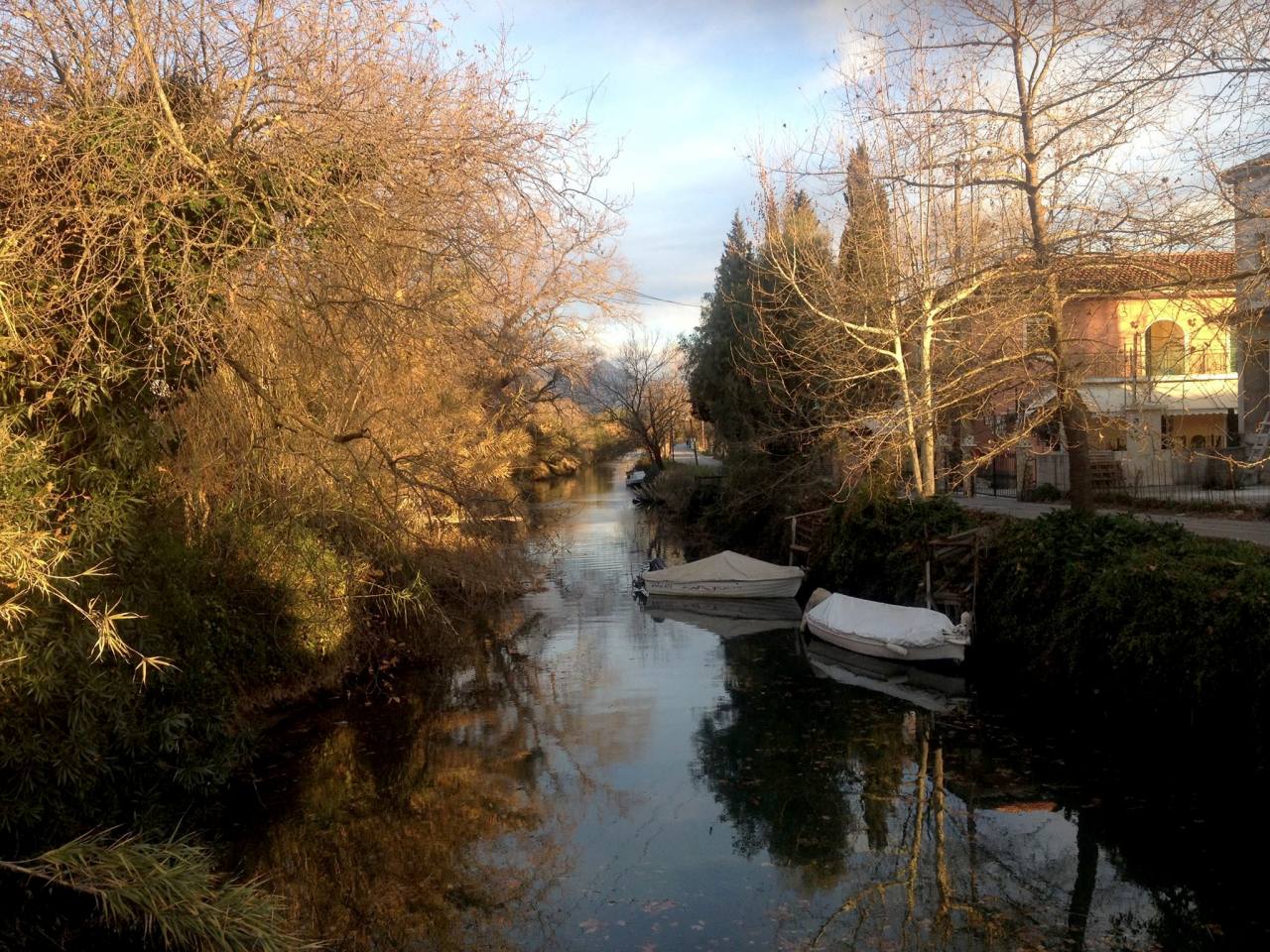 Δύο συμβάσεις κατασκευής έργων για «ΣΥΝΤΗΡΗΣΕΙΣ – ΑΠΟΚΑΤΑΣΤΑΣΕΙΣ ΤΕΧΝΙΚΩΝ ΕΡΓΩΝ & ΚΑΘΑΡΙΣΜΟΥΣ ΠΟΤΑΜΩΝ , ΧΕΙΜΑΡΡΩΝ, ΡΕΜΑΤΩΝ ΑΡΜΟΔΙΟΤΗΤΑΣ Π.Ε. ΚΕΡΚΥΡΑΣ 2017-2018 / ΜΕΣΗΣ ΚΕΡΚΥΡΑΣ και ΒΟΡΕΙΑΣ ΚΕΡΚΥΡΑΣ»  προϋπολογισμού 1.300.000 ευρώ, υπέγραψε ο Περιφερειάρχης Ιονίων Νήσων, Θεόδωρος Γαλιατσάτος