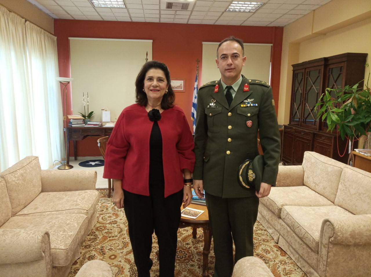 Στην Περιφερειάρχη Ιονίων Νήσων Ρόδη Κράτσα – Τσαγκαροπούλου ο Ανώτατος Διοικητής Φρουράς Κέρκυρας