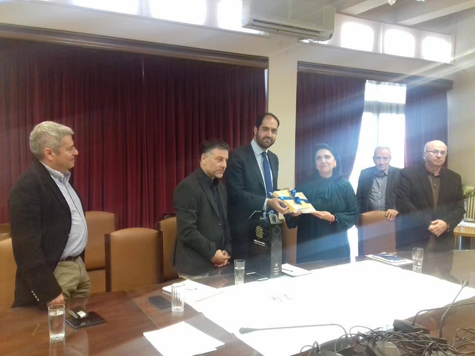 Διήμερη επίσκεψη στην Κεφαλονιά πραγματοποίησε η Περιφερειάρχης Ιονίων Νήσων, συνδυάζοντας την παρουσία της στο νησί, με την επίσκεψη του Υφυπουργού Μεταφορών & Υποδομών  Γ. Κεφαλογιάννη