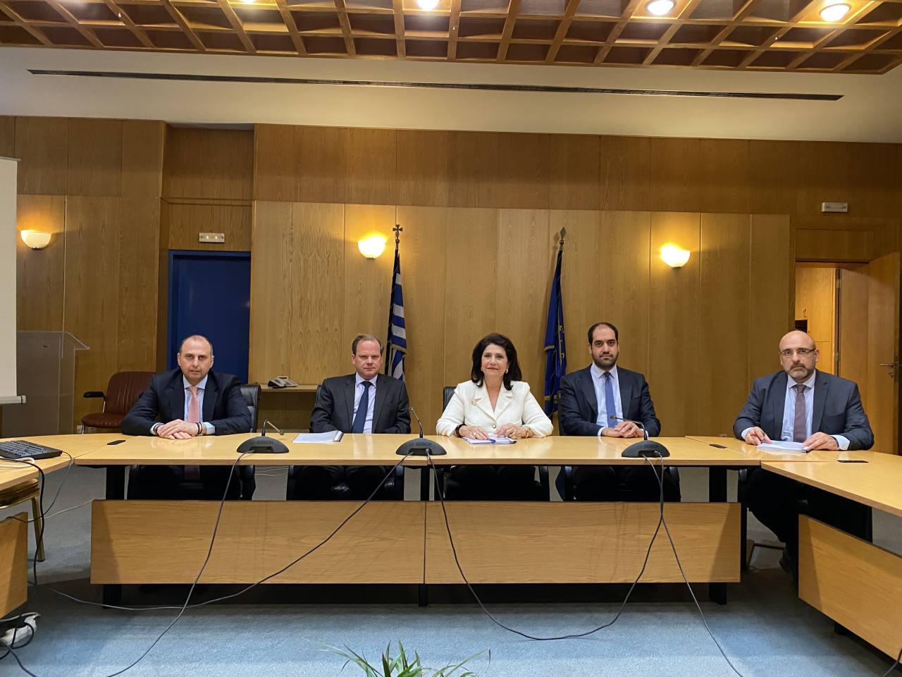 Αναβαθμίζεται το οδικό δίκτυο της Περιφέρειας Ιονίων Νήσων. Την  προγραμματική σύμβαση για την εκτέλεση του έργου υπέγραψαν η Περιφερειάρχης Ιονίων Νήσων και ο Γενικός Γραμματέας Υποδομών, παρουσία του Υπουργού Μεταφορών και Υποδομών