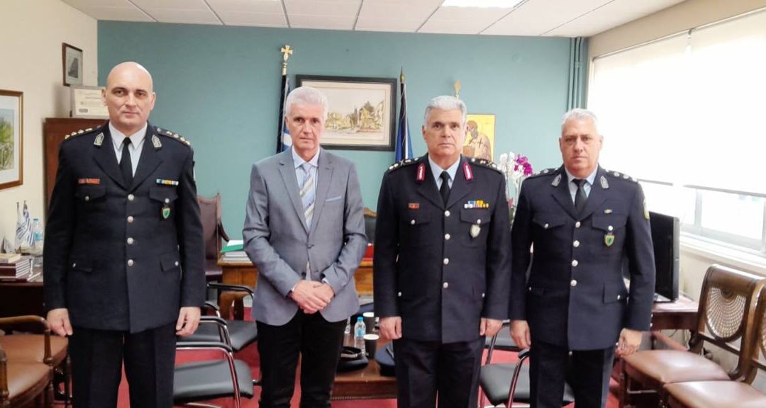Ο Αντιπεριφερειάρχης Π.Ε. Κέρκυρας κ. Αλέξανδρος Δήμου δέχθηκε σήμερα στο γραφείο του τον Γενικό Περιφερειακό Αστυνομικό Διευθυντή Ιονίων Νήσων, Υποστράτηγο κ. Γεώργιο Βασιλείου