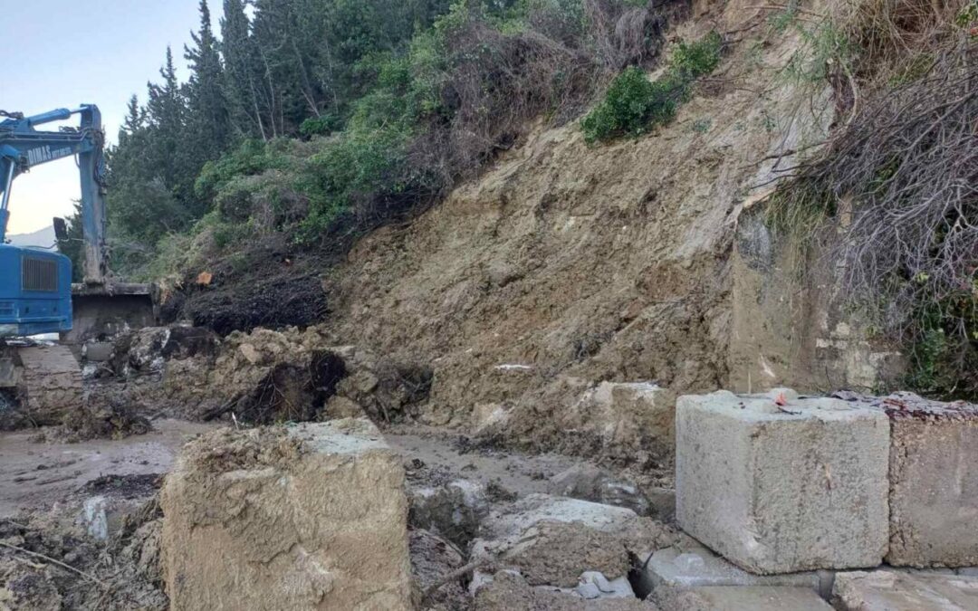 Τα σχολικά δρομολόγια απο αύριο θα εκτελούνται κανονικά – Αποκαταστάθηκε η βατότητα του δρόμου στον Άγιο Γιάννη Περιστερών.