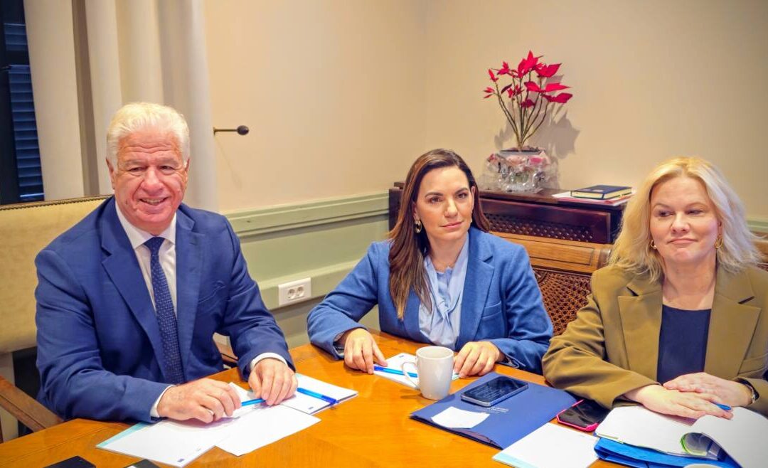 Κομβική απόφαση για τον τουρισμό: Εξαίρεση των Βρετανών επισκεπτών από τον βιομετρικό έλεγχο  |  Ικανοποίηση της Περιφέρειας Ιονίων Νήσων